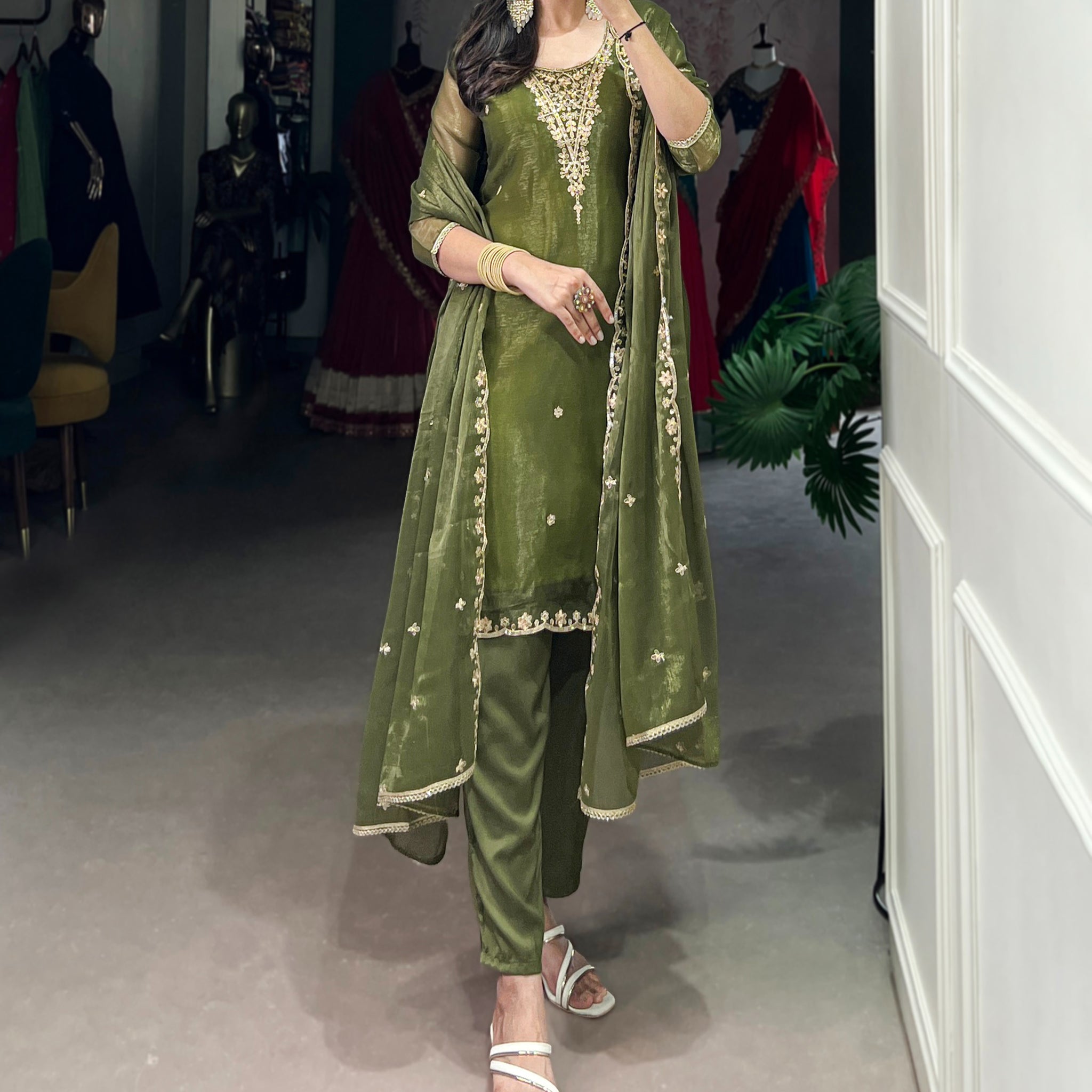 TILTON GOLD COIN SEQUANCE AND THREAD EMBROIDERED KURTI PANT WITH DUPATTA