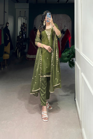 TILTON GOLD COIN SEQUANCE AND THREAD EMBROIDERED KURTI PANT WITH DUPATTA